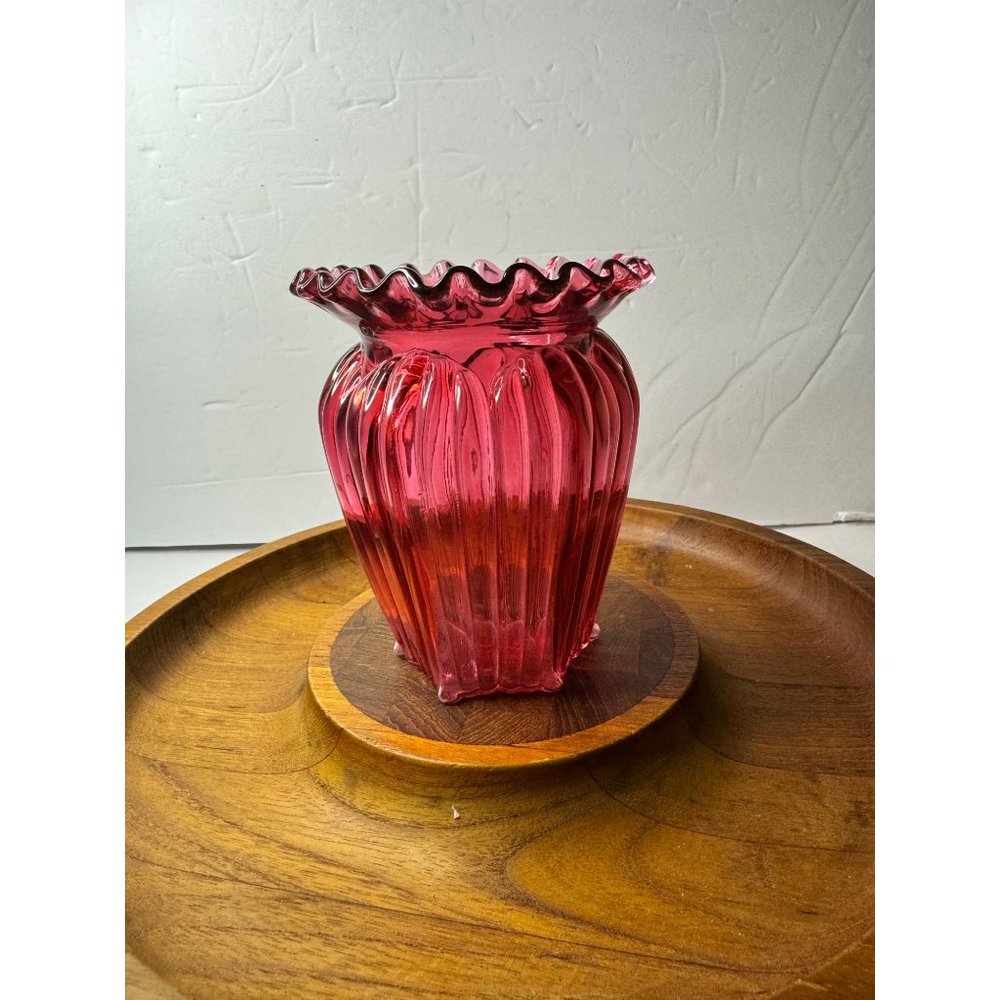 Fenton Cranberry Hexagon Ribbed Vase With Crimped Ruffled Rim 5"H - Picture 8 of 8